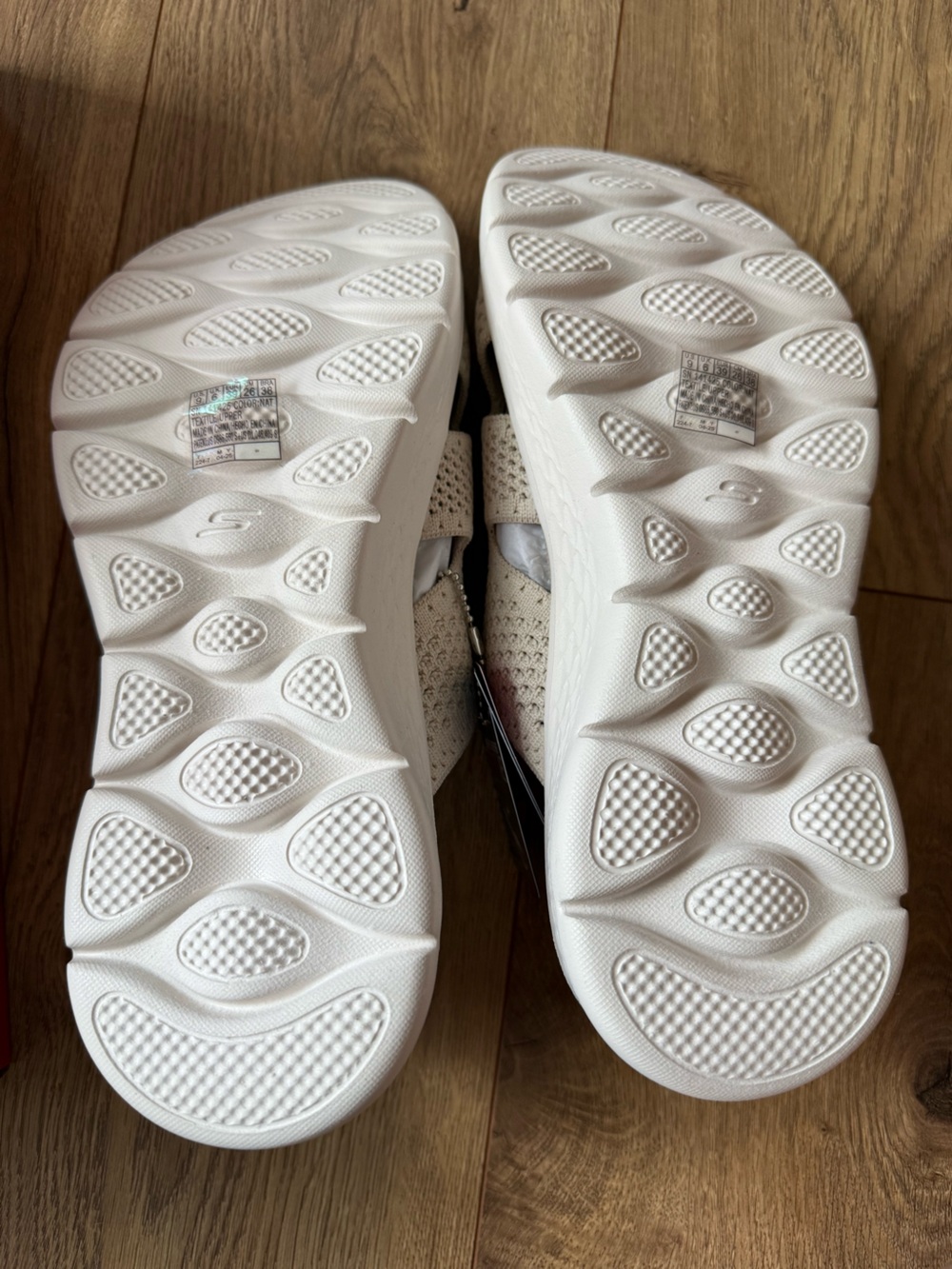 Skechers GO WALK Knit Slip-On FLEX Sandal in Light Beige; NWT; NONSMOKING HOME - Picture 4 of 4